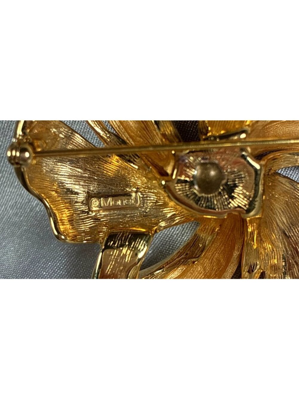 Vintage Monet Gold Tone Ribbon Brooch Large Two Finish Statement Pin - Picture 4 of 9